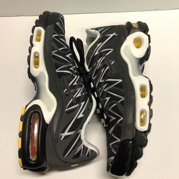air max plus shark black